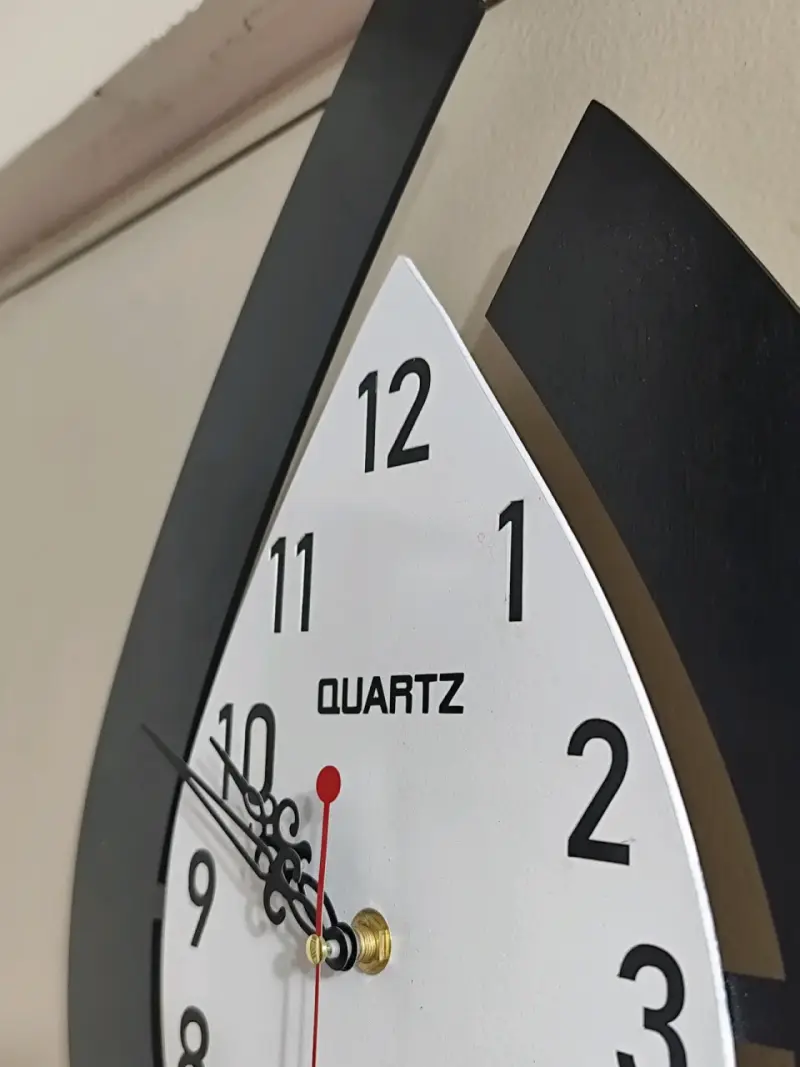 Reloj de Pared Moderno con Péndulo - 4