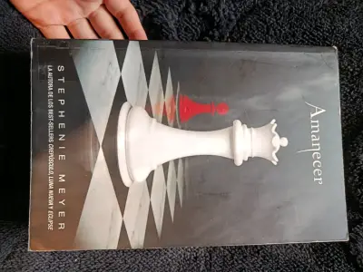 Libro Amanecer de Stephenie Meyer en buen estado - miniatura 1