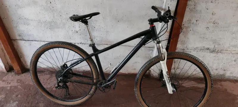 Bicicleta de montaña con suspensión delantera - 1