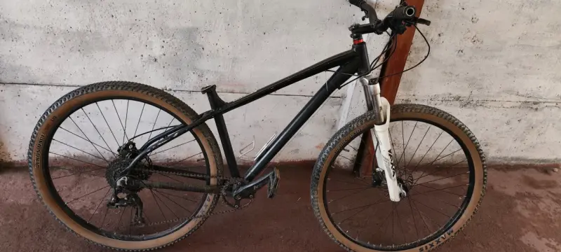 Bicicleta de montaña con suspensión delantera - 2