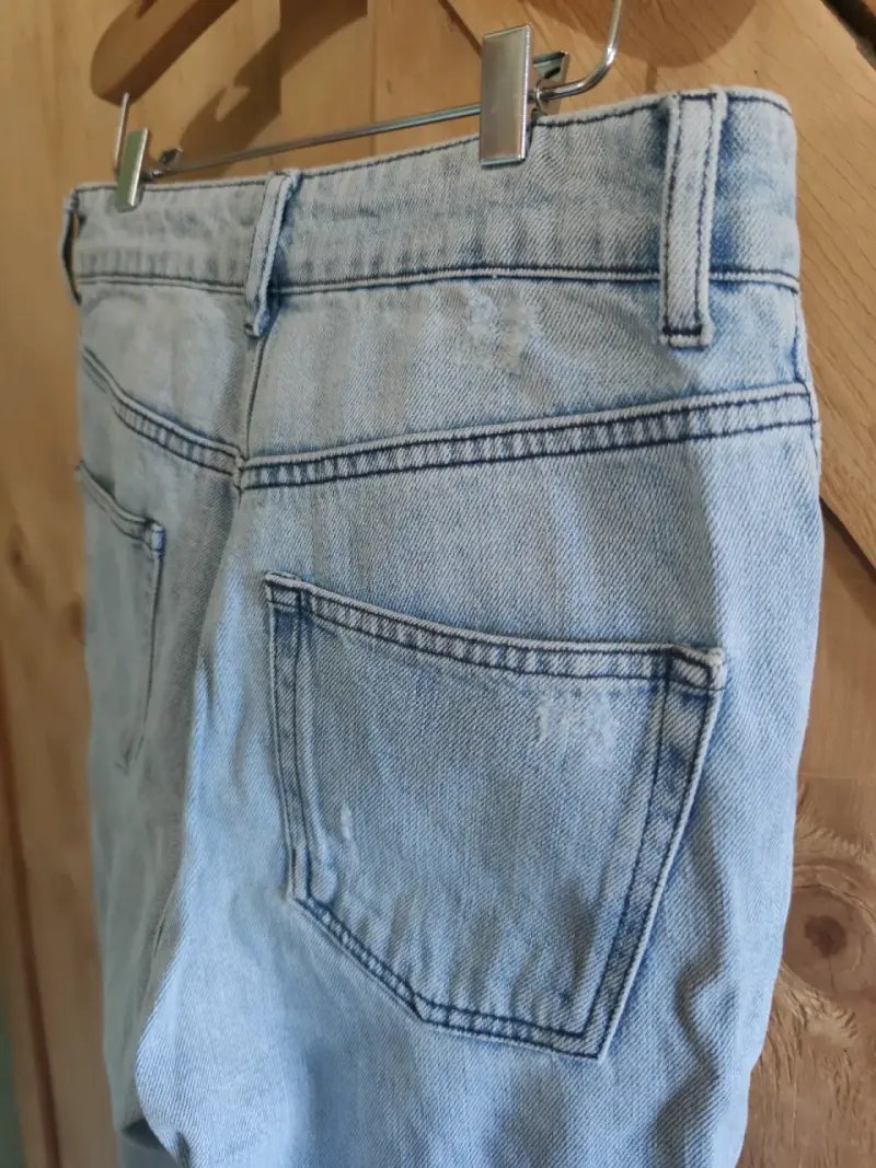 Jeans de mezclilla azul claro con rotura talla 34 - 5