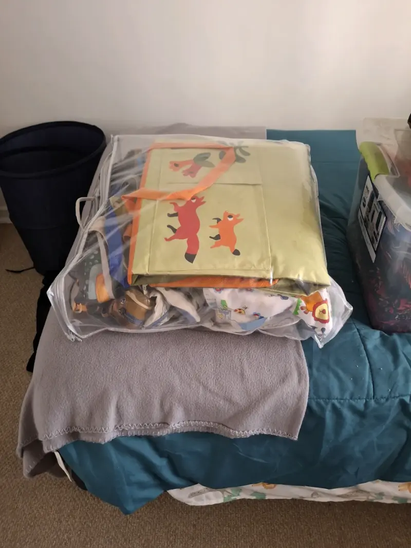 Lote de ropa variada para mujer y niño - 2