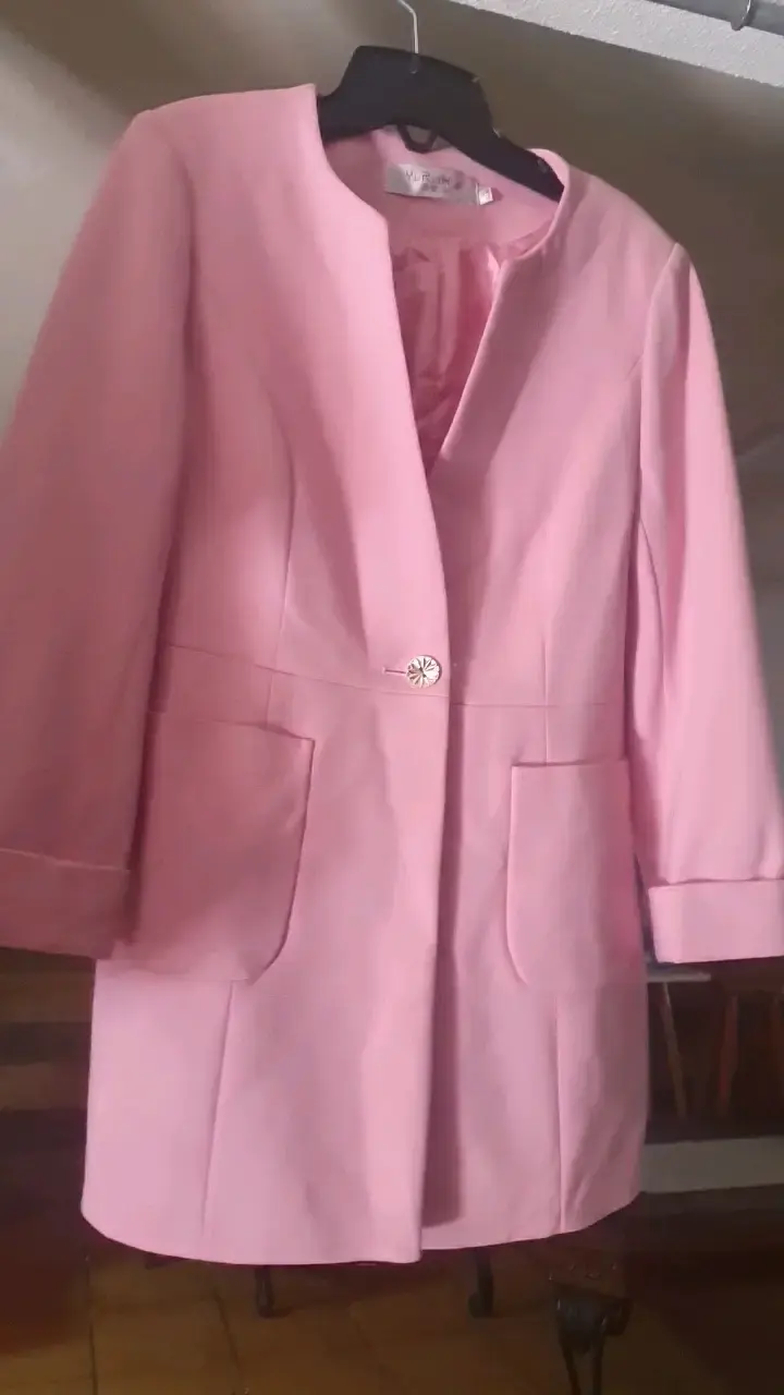 Blazer de mujer rosa elegante - 1