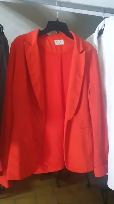 Blazer de mujer rosa elegante - miniatura 2