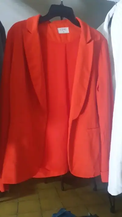 Blazer de mujer rosa elegante - miniatura 3
