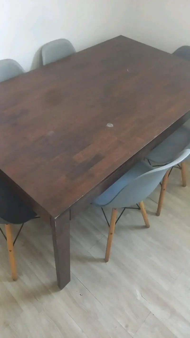 Mesa de comedor con sillas modernas - 2