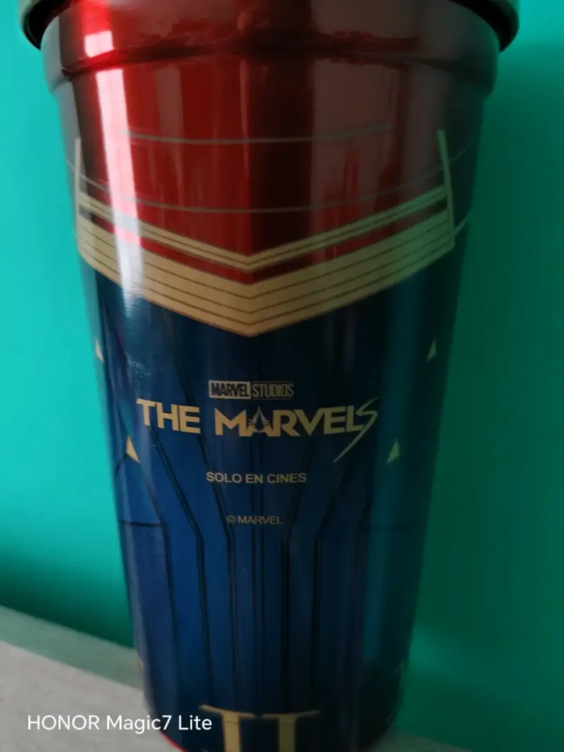 Vaso Marvel The Marvels con tapa y bombilla - 2