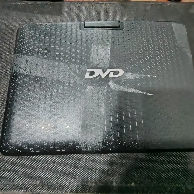 Reproductor de DVD portátil con diseño texturizado