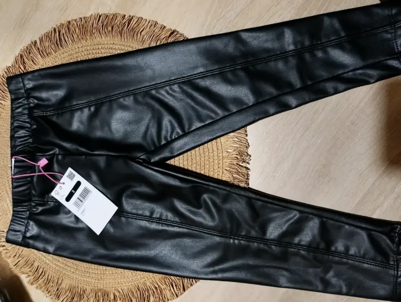 Pantalones de cuero sintético para niña