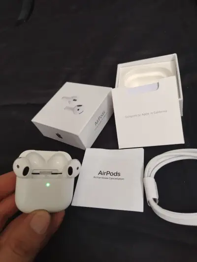 Apple AirPods 4ta Cancelación de Ruido Activa - miniatura 1