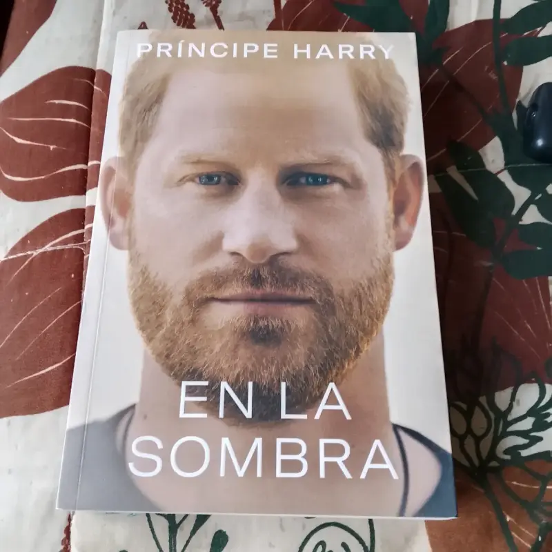 Libro 'En la Sombra' de Príncipe Harry