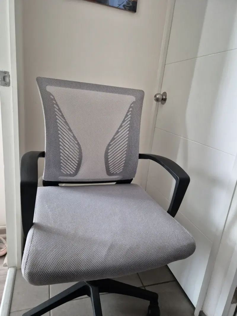 Silla de oficina ergonómica gris - 1