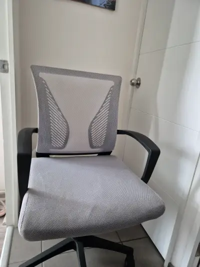 Silla de oficina ergonómica gris - miniatura 1