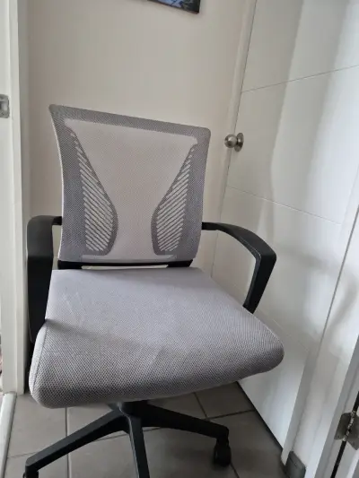Silla de oficina ergonómica gris - miniatura 3