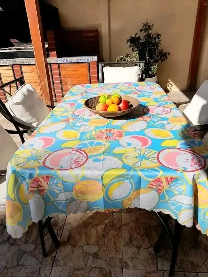 Mantel de mesa con diseño de frutas colorido - 1