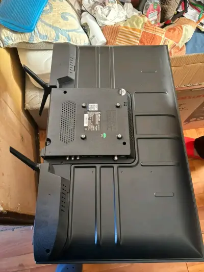 Televisor LED de 32 pulgadas con antena - miniatura 1