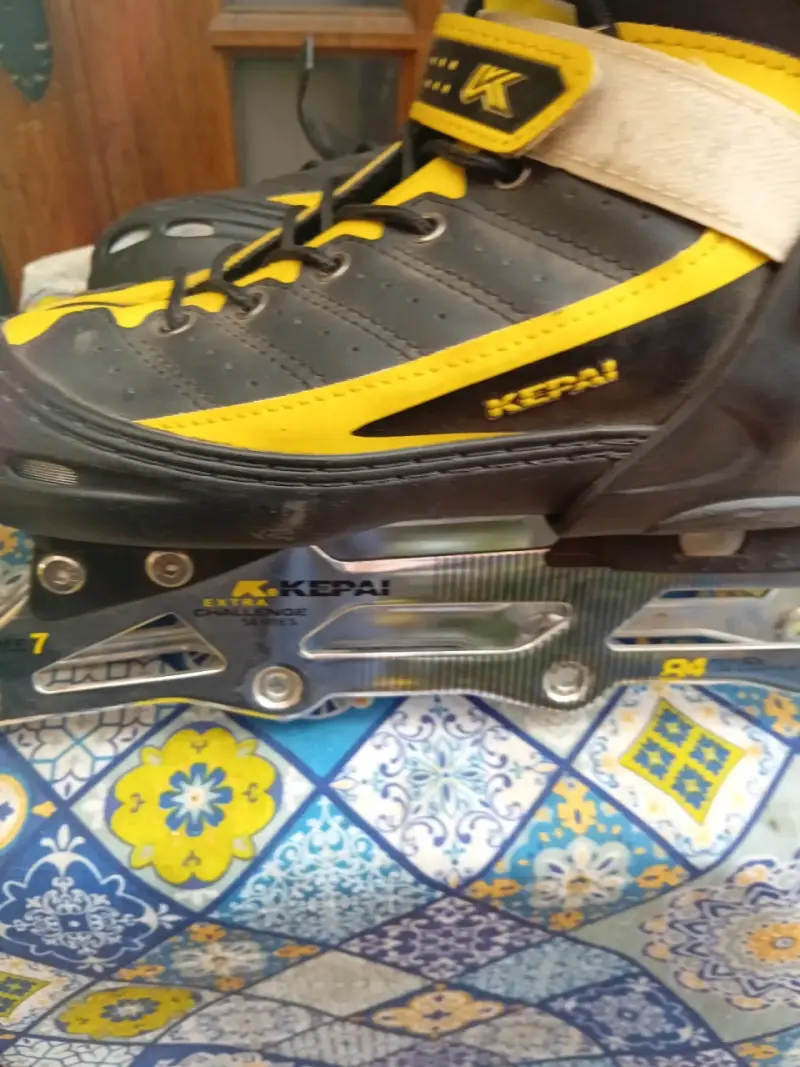 Patines en línea Kepaí amarillos y negros - 1