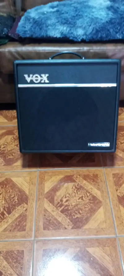 Amplificador Vox Valvetronix con pedalera - miniatura 1