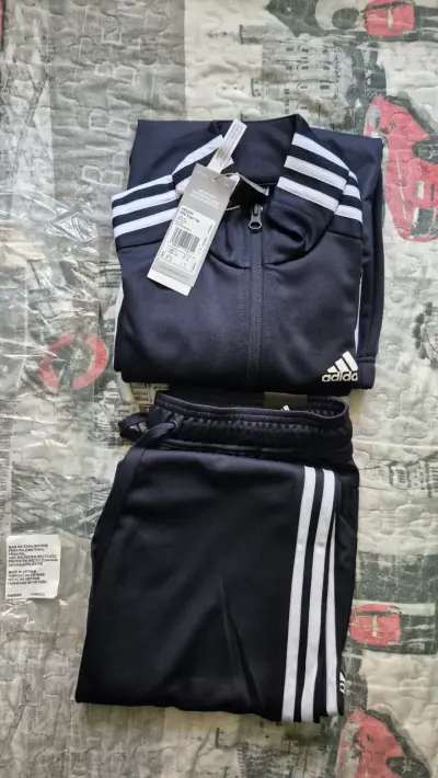 Buzo Adidas Essentials Nuevo con Etiquetas Talla S - miniatura 1