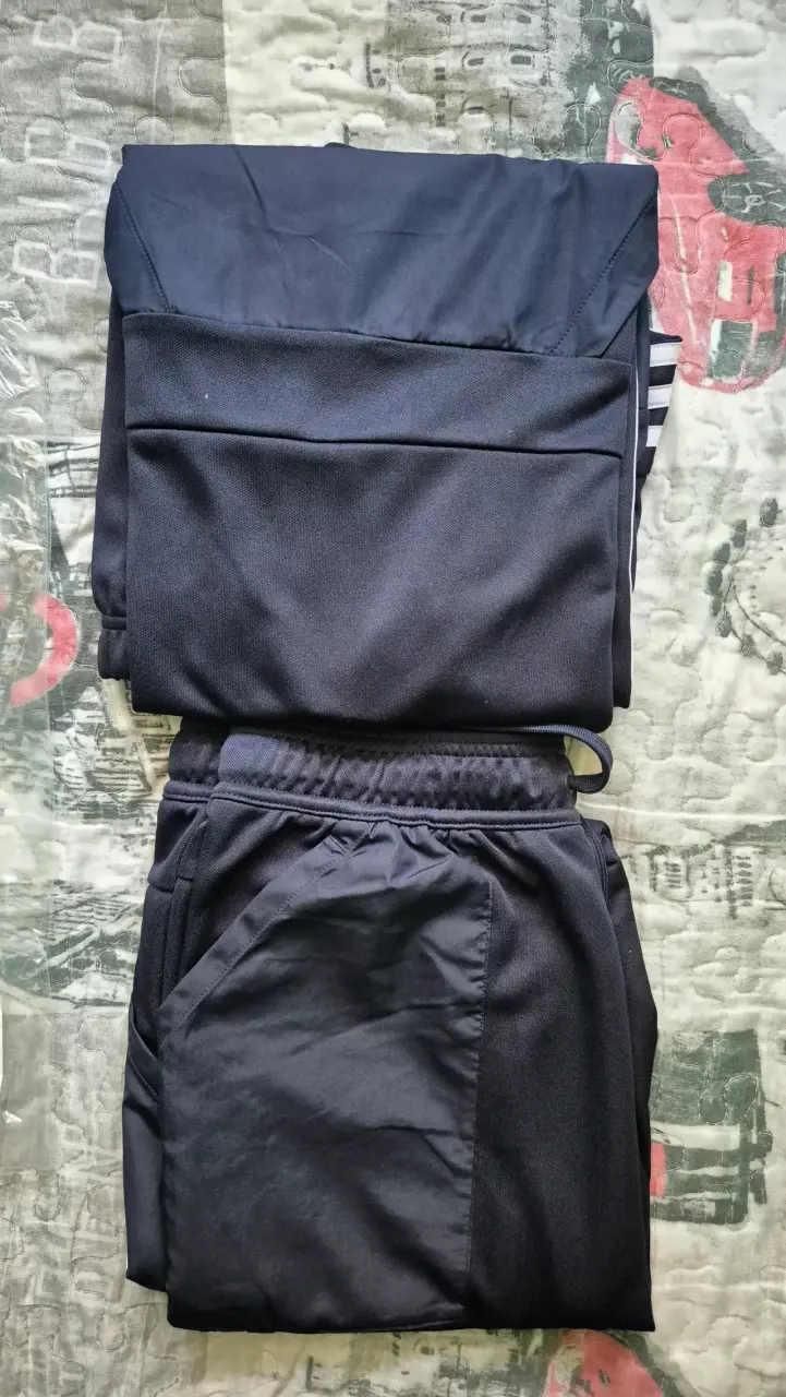 Buzo Adidas Essentials Nuevo con Etiquetas Talla S - 2