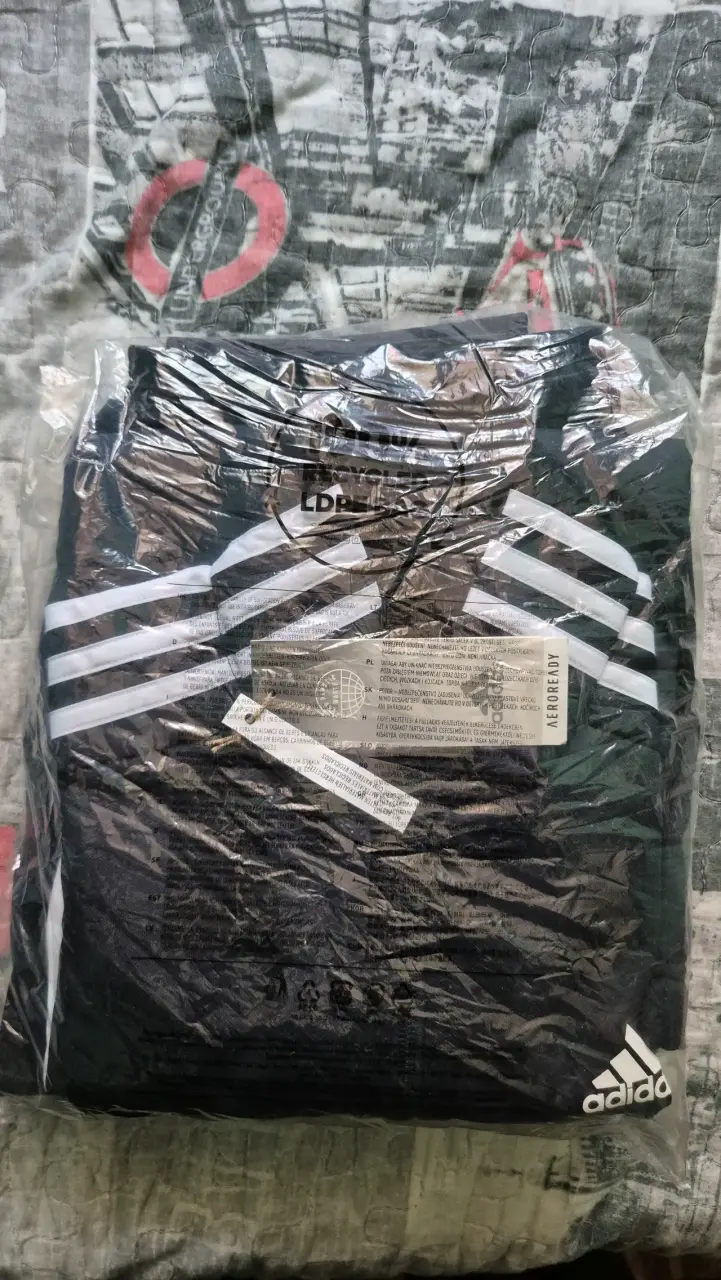Buzo Adidas Essentials Nuevo con Etiquetas Talla S - 3
