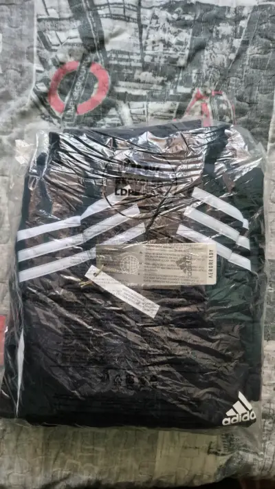 Buzo Adidas Essentials Nuevo con Etiquetas Talla S - miniatura 3