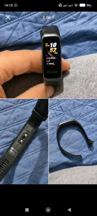 Smartwatch deportivo negro con pantalla táctil - miniatura 1