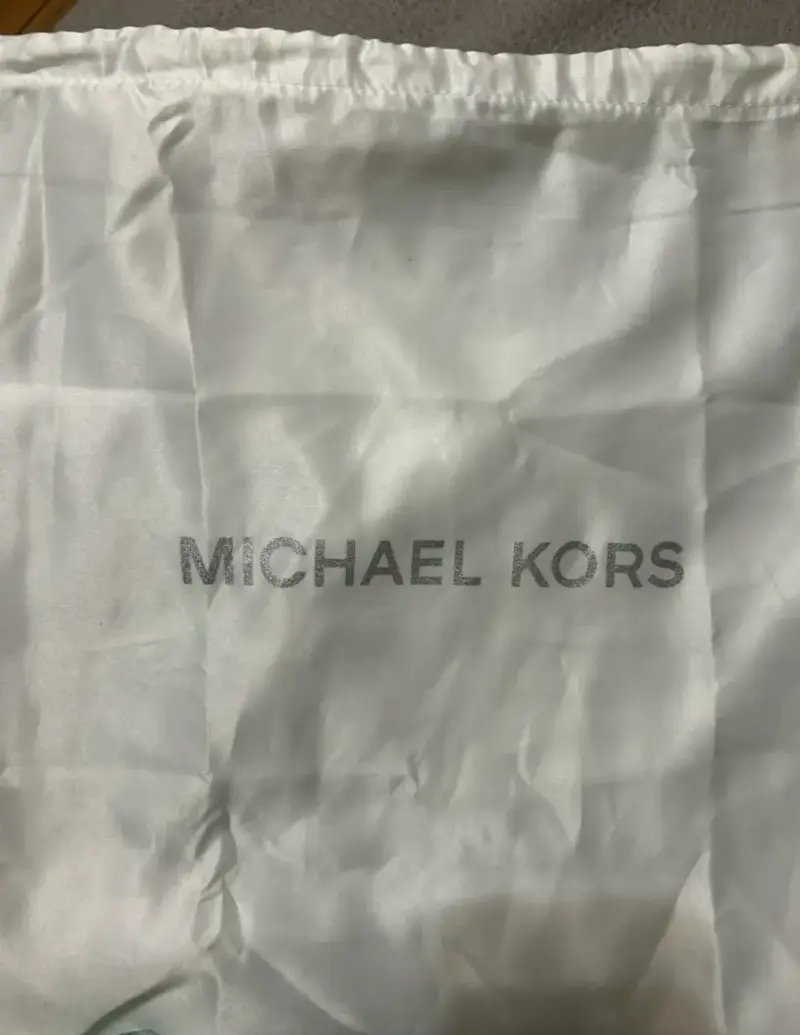 Bolso Michael Kors original negro con su bolsa - 3