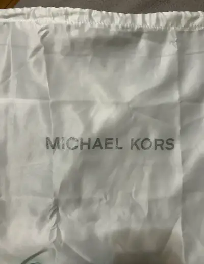 Bolso Michael Kors original negro con su bolsa - miniatura 3