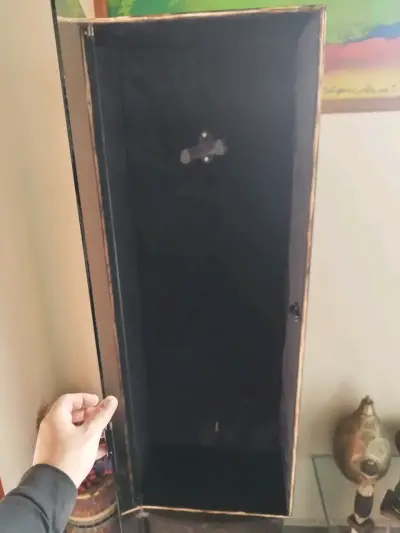 Vitrina para guitarra con acabado rústico - miniatura 2