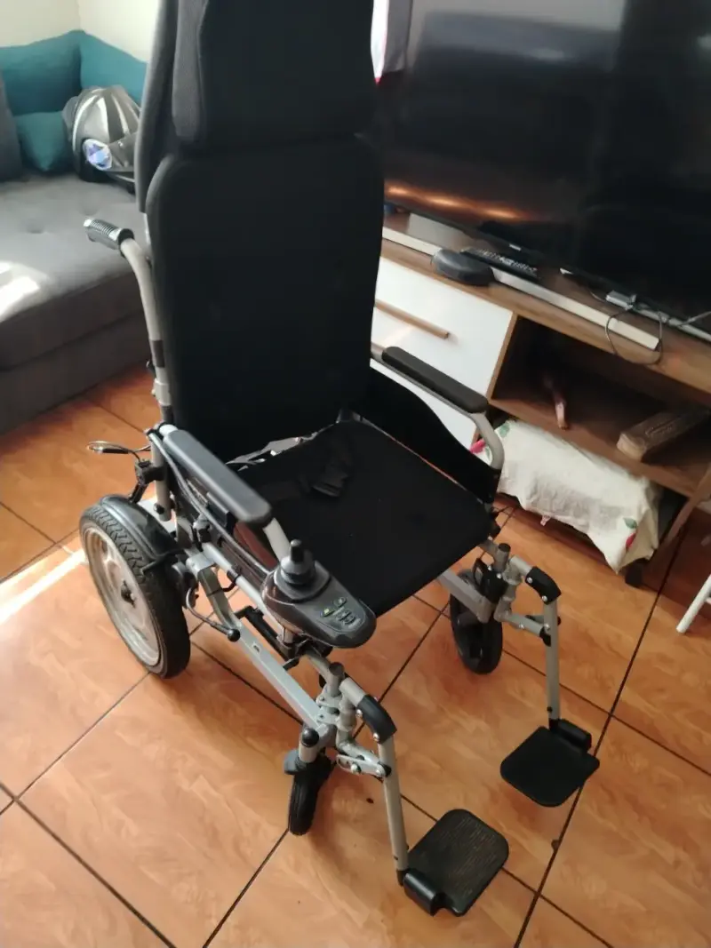 Silla de ruedas eléctrica FirstCare con control - 2