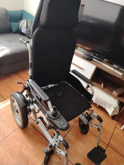Silla de ruedas eléctrica FirstCare con control - miniatura 3