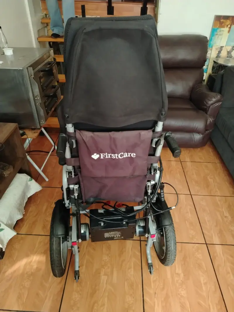 Silla de ruedas eléctrica FirstCare con control - 4