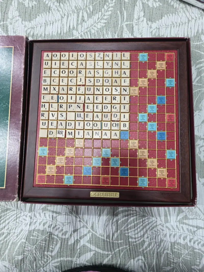 Juego de mesa Scrabble Deluxe edicion de lujo - 2