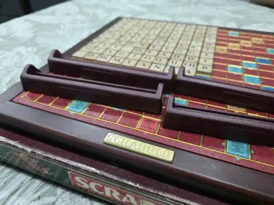 Juego de mesa Scrabble Deluxe edicion de lujo - miniatura 4