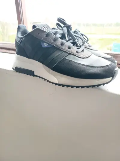 Zapatillas deportivas negras Adidas para hombre - miniatura 1