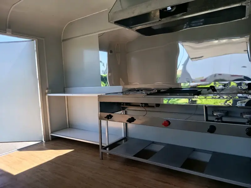 Carro de Comida Móvil con Equipamiento Completo - 3