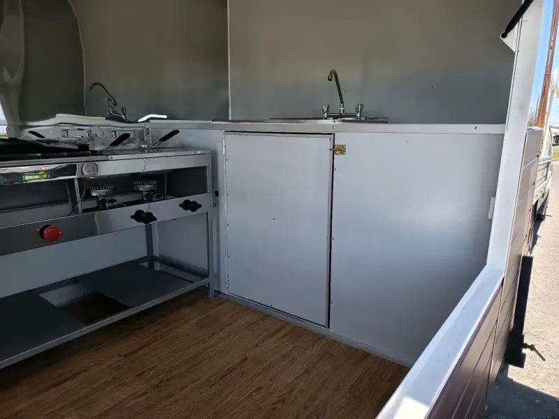 Carro de Comida Móvil con Equipamiento Completo - 5