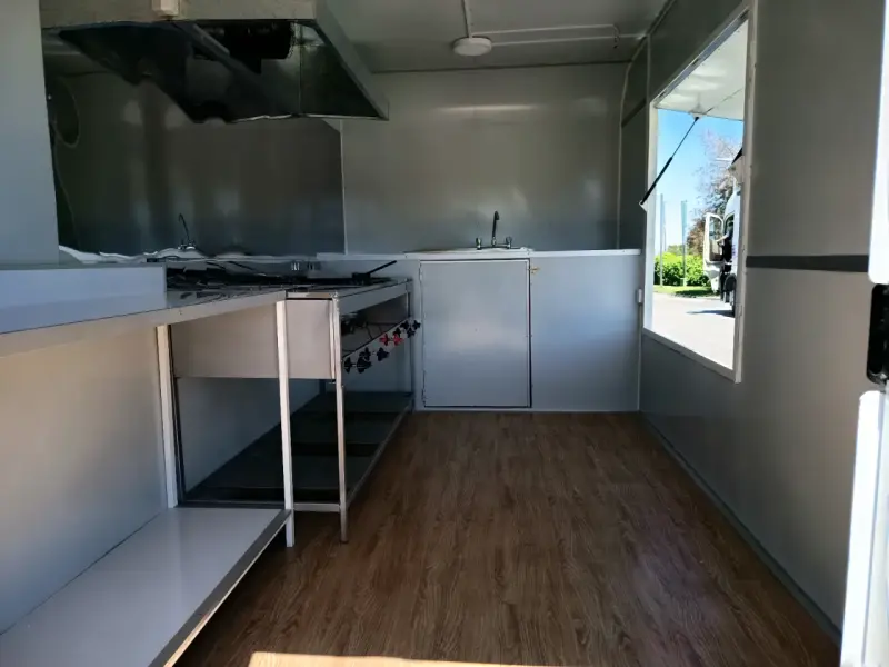 Carro de Comida Móvil con Equipamiento Completo - 6