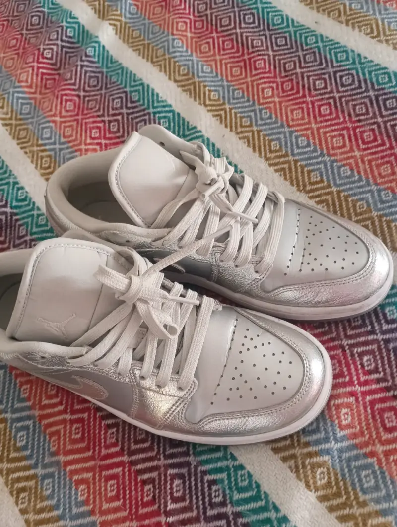 Zapatillas Nike Air Jordan 1 Low SE Plateadas - 1