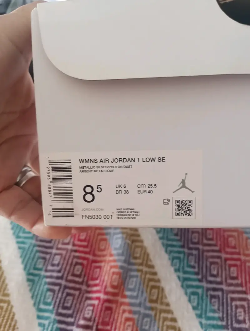 Zapatillas Nike Air Jordan 1 Low SE Plateadas - 3