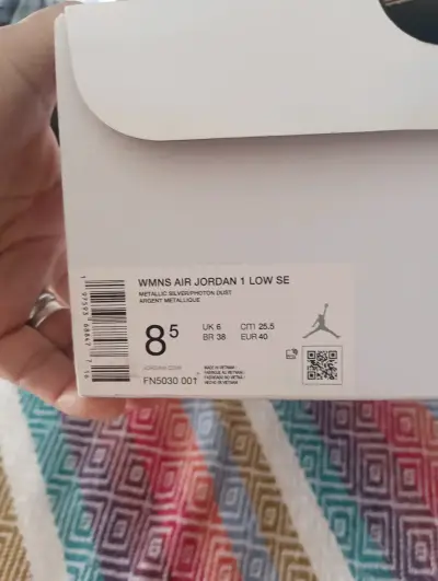 Zapatillas Nike Air Jordan 1 Low SE Plateadas - miniatura 3