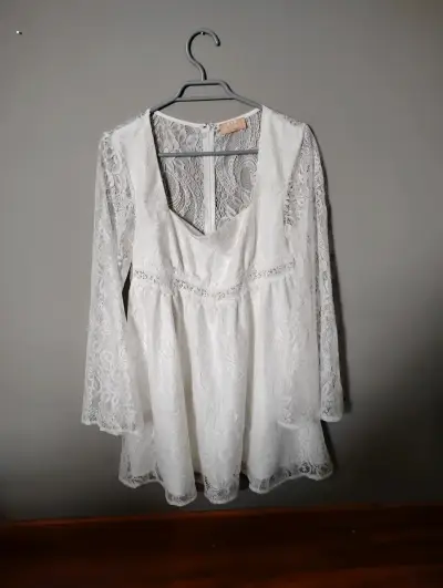 Vestido de encaje blanco con mangas largas - miniatura 1