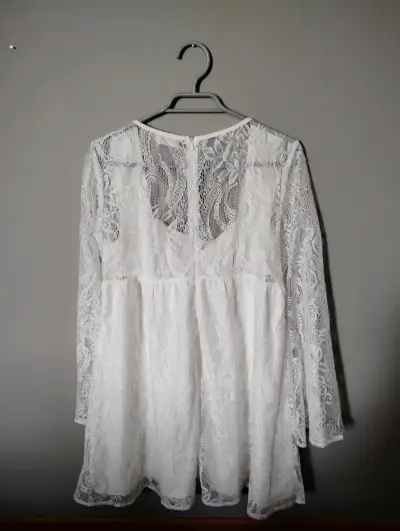Vestido de encaje blanco con mangas largas - miniatura 2