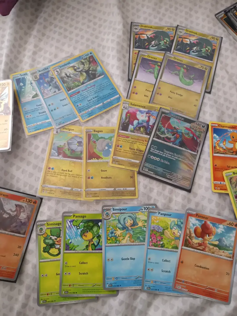 Colección de cartas Pokémon variadas - 2