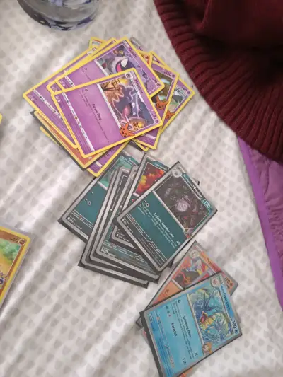Colección de cartas Pokémon variadas - miniatura 4