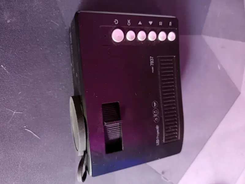Proyector LED portátil Mlab compacto - 2