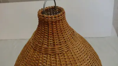 Pantalla de lámpara de mimbre tejida a mano - miniatura 1