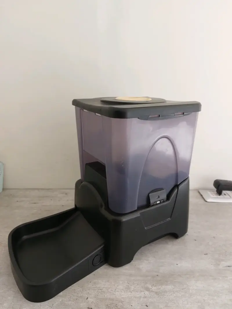 Dispensador automático de comida para mascotas - 1