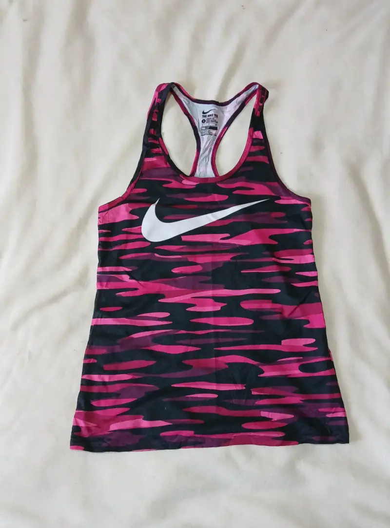 Polera deportiva Nike talla s